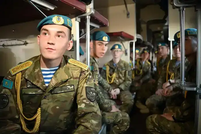 Торжественная встреча солдат в Астане