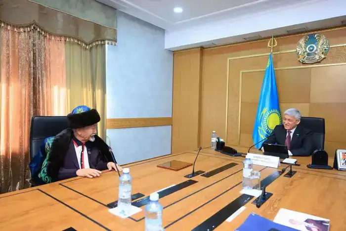 Ермаганбет Булекпаев поздравил с юбилеем заслуженного артиста Казахстана Ергали Жуниспекова (5)