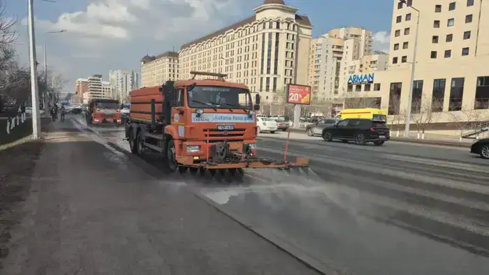 В Астане продолжается масштабная уборка после зимы (2)