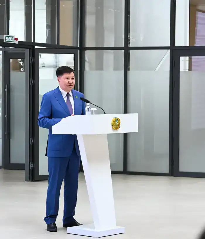 Встреча с молодыми госслужащими: акцент на поддержку молодежной политики в Казахстане