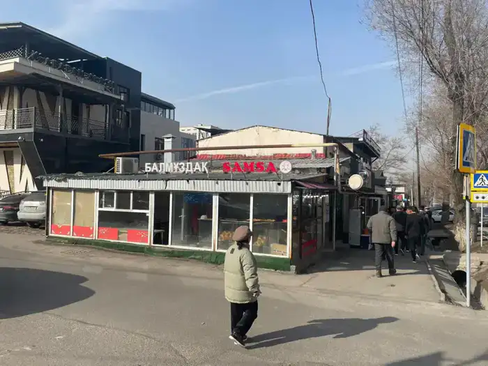 В Алматы снесли незаконные торговые объекты (3)