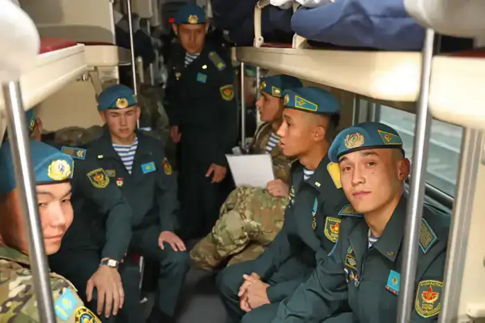 Торжественная встреча уволенных в запас десантников в Астане: шаг к новым возможностям