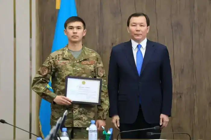 Актюбинские спасатели награждены за героизм при ликвидации пожара (4)