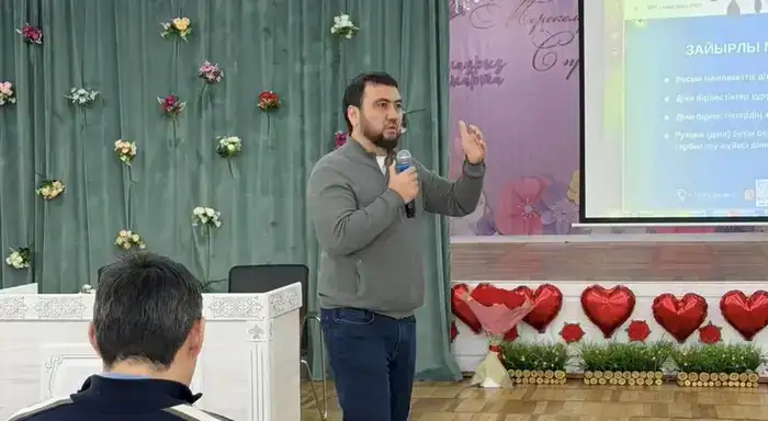 Лекция в спортивном колледже Алматы: критическое восприятие информации как защита от радикализации