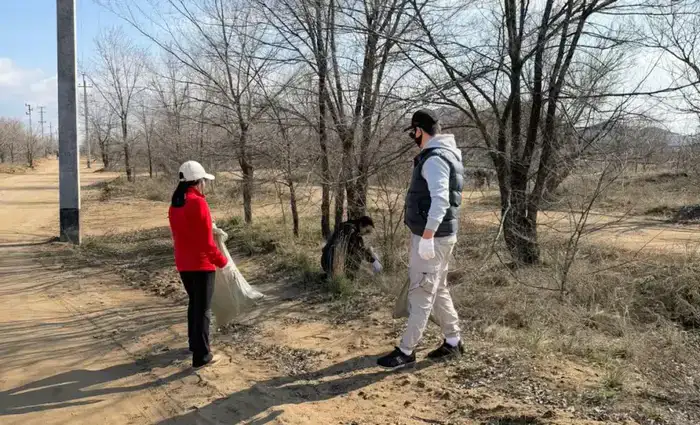 Чистота как нить: 40 тысяч актюбинцев сплели ковёр чистоты в родном городе