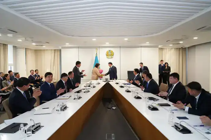 ТУРКЕСТАН: ОПЫТНЫЙ ГОСУДАРСТВЕННЫЙ СЛУЖАЩИЙ ВЫШЛА НА ЗАСЛУЖЕННЫЙ ОТДЫХ (3)