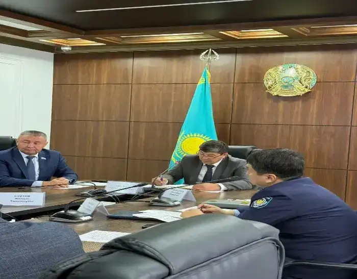 Заседание террористической комиссии в Маңғыстау области: обсуждение мер по предотвращению экстремизма и улучшению сотрудничества между государственными органами и местной администрацией