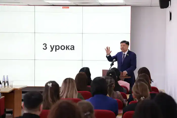 В Академии правосудия состоялась гостевая лекция заместителя Председателя Сената Парламента Республики Казахстан Жакипа Асанова на тему «ФКТ: 3 столпа успеха» (6)