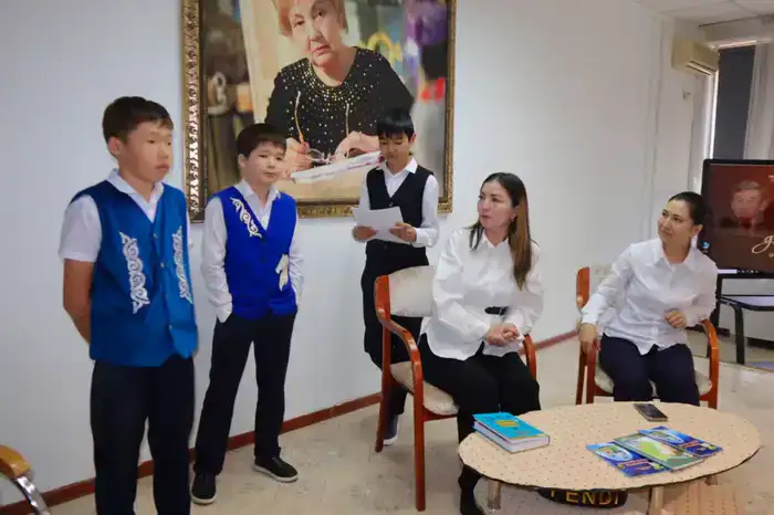 К Международному дню детской книги прошли экскурсии и выставки (2)