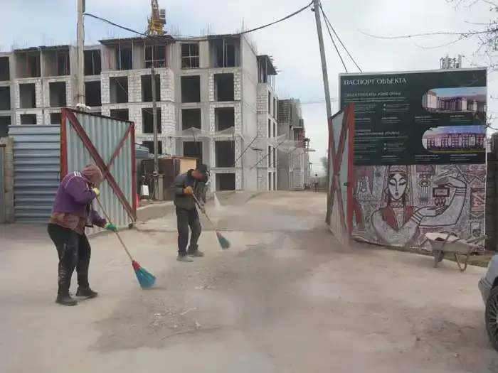 «Таза Қазақстан»: строительные компании Алматы приняли участие в субботнике (7)