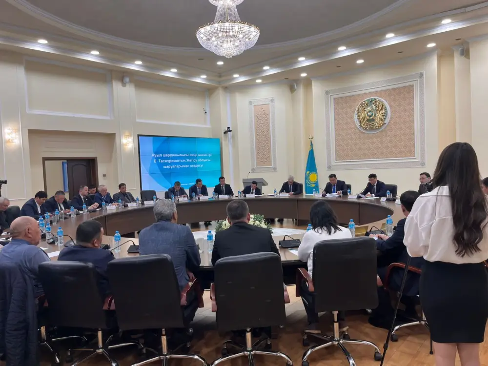 Вице-министр Ербол Тасжуреков обсудил с аграриями Жетісу меры поддержки и развитие агропромышленного комплекса