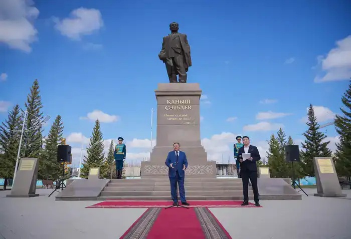 Цветы к наследию: память о Каныше Сатпаеве