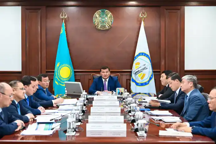 Обсуждён ход выполнения показателей социально-экономического развития региона (5)