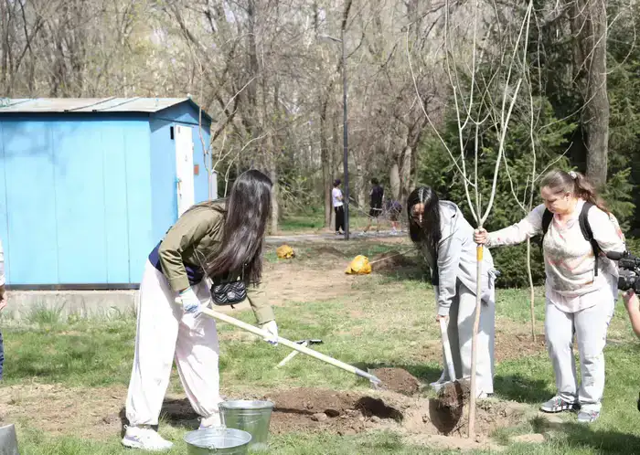 Алматы: новая аллея для журналистов и природы