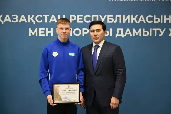 В Казахстане наградили спортсменов, вошедших в ТОП-10 на зимних Олимпийских и Паралимпийских играх (8)