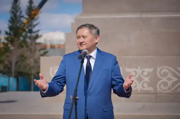 День науки: в Астане состоялась церемония возложения цветов в память о Каныше Имантаевиче Сатпаеве (7)