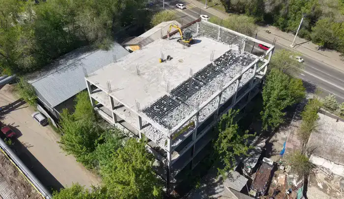 Алматы прощается с недостроем: суд сносит 5-этажный призрак на пр. Сейфуллина