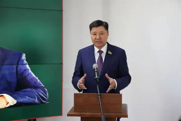 Магистранты Академии правосудия активно обсуждают лекцию Жакипа Асанова о трех столпах успеха