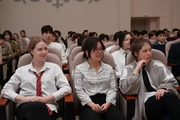 «У легких денег тяжелые последствия»: в Астане школьникам и студентам колледжей показали короткометражный фильм (4)
