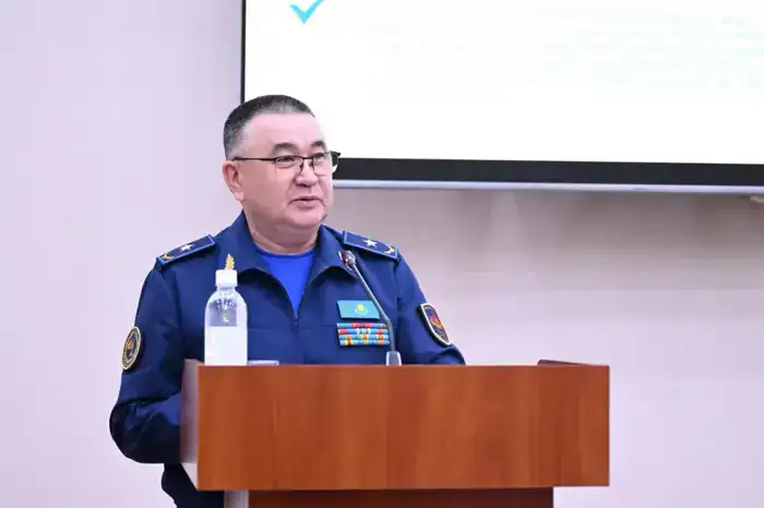 Замминистра обороны представил в Мажилисе обновленную систему допризывной подготовки молодежи (5)