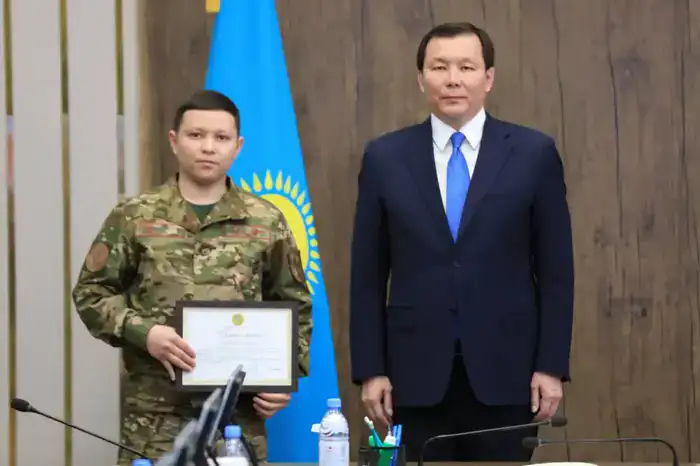 Актюбинские спасатели награждены за героизм при ликвидации пожара (6)