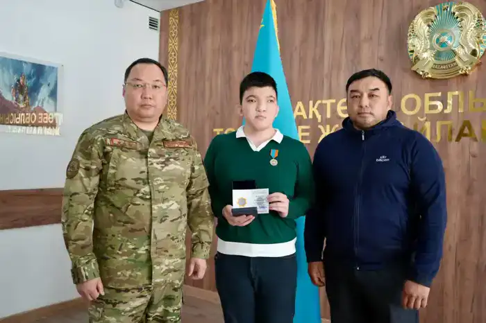 Актюбинские граждане награждены за спасение ребенка (2)