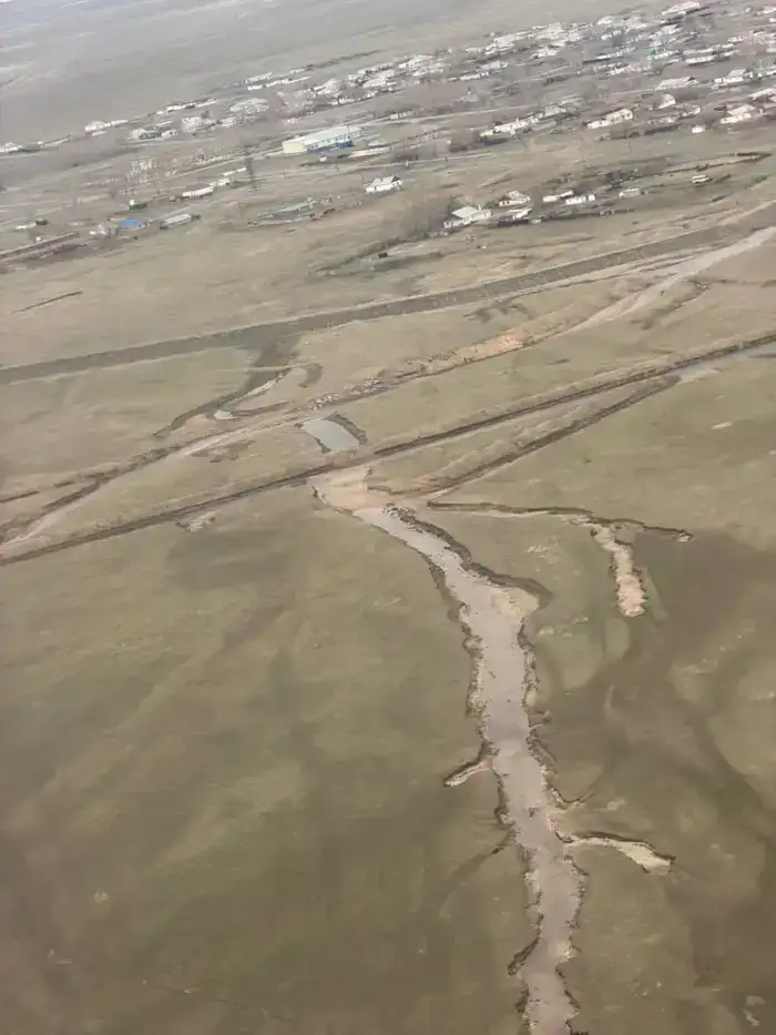 Аким области Асаин Байханов совершил облет Баянаульского района, ознакомился с ходом сброса воды с водохранилищ «Акжар» и «Каратока» Карагандинской области, а также оценил состояние лиманов (2)