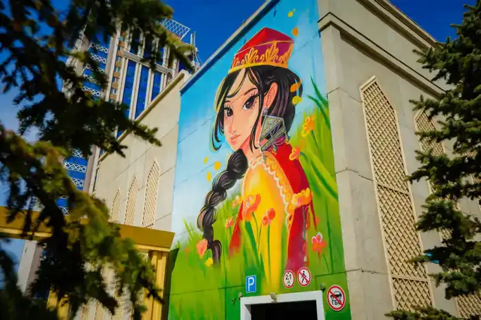 Новый мурал появился на фасаде одного из зданий в Астане (4)