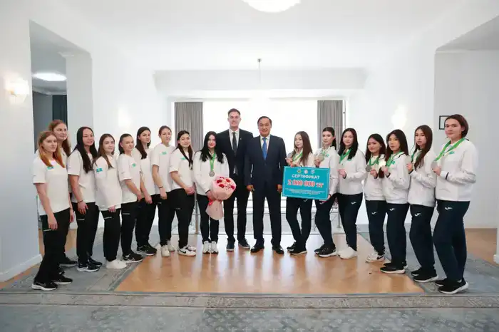 Ербол Карашукеев встретился с жамбылскими ватерполистами (10)