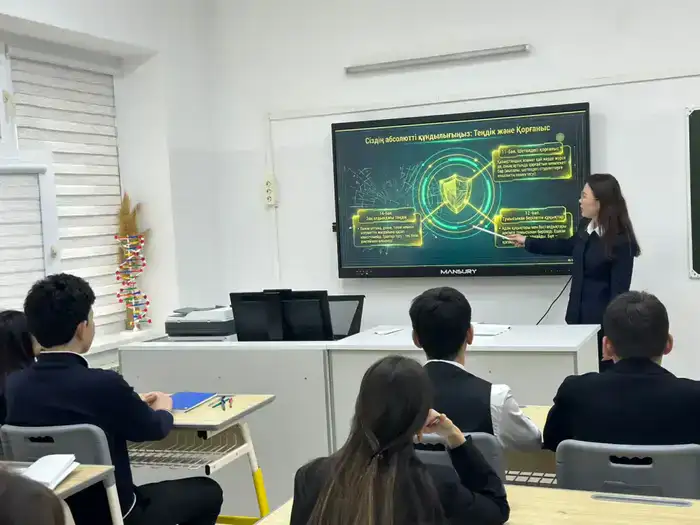 Школьники проходят занятия по разъяснению норм новой Конституции (3)