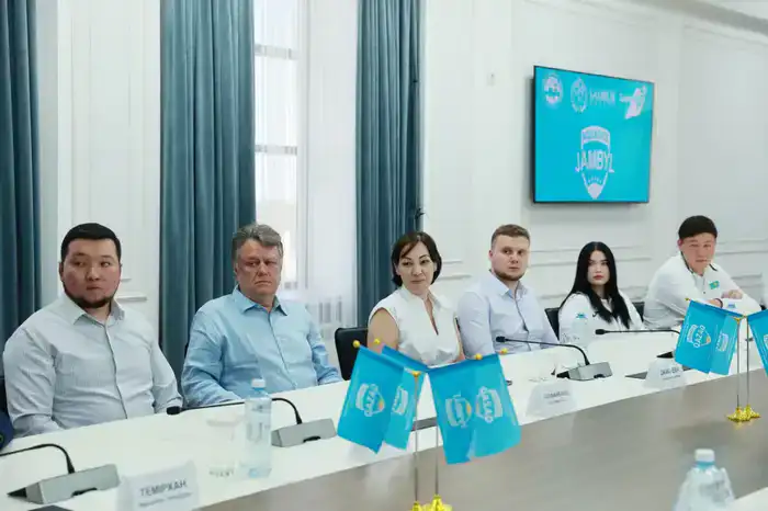 Ербол Карашукеев встретился с жамбылскими ватерполистами (3)