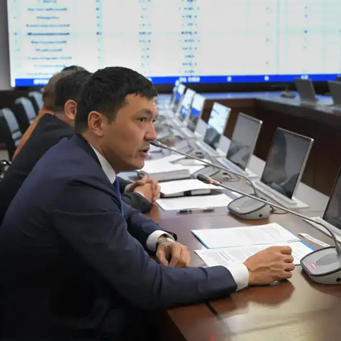 В Павлодарской области обсудили реализацию проектов по ремонту и строительству дорог в 2026 году (6)