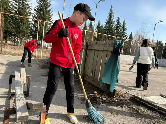 Жители Риддера на субботнике собрали более 5 тонн мусора (5)