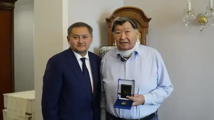 Кайрат Кадыржанов награжден за достижения в ядерной физике и вклад в экологию Казахстана