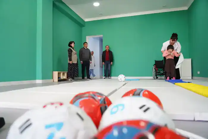 НУРАЛХАН КУШЕРОВ ОЗНАКОМИЛСЯ С РАБОТОЙ РЕАБИЛИТАЦИОННОГО ЦЕНТРА «AINALA» В САРЫАГАШЕ (2)