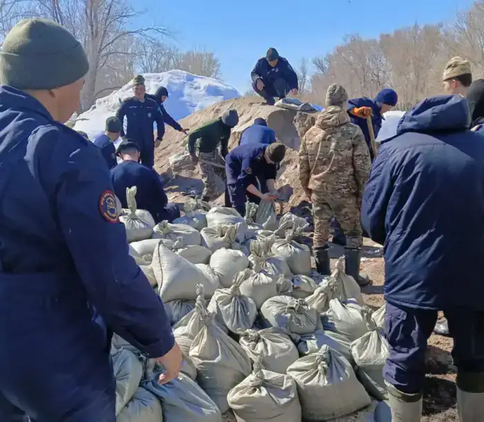 Противопаводковые мероприятия продолжаются в регионах страны (9)