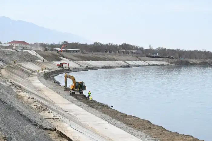 В Жетісу укрепляется берег озера Алаколь и строится канализационные очистные сооружения (3)