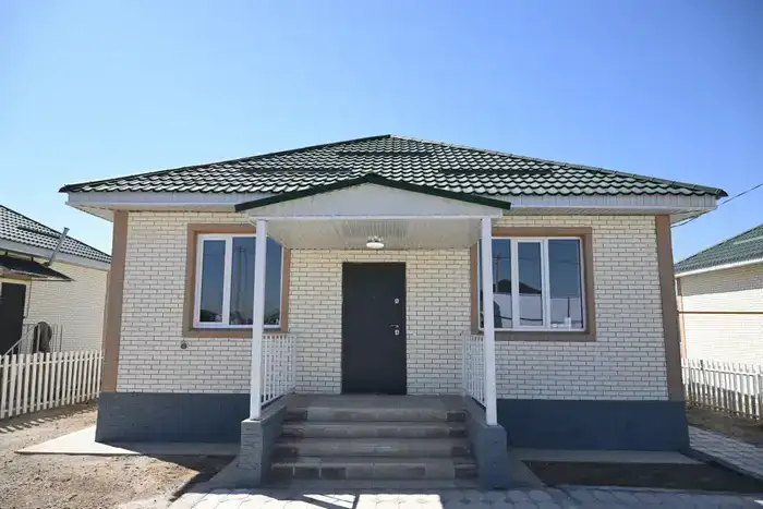 Бейбит Исабаев вручил очередникам ключи от новых домов (9)