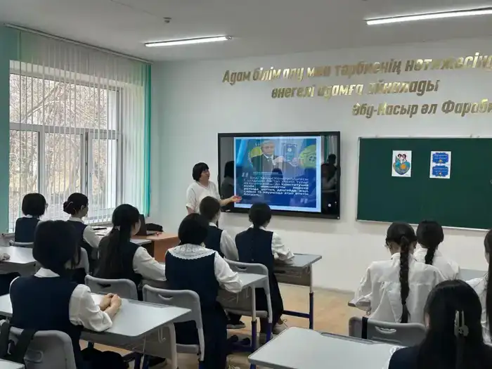 Школьники проходят занятия по разъяснению норм новой Конституции (4)