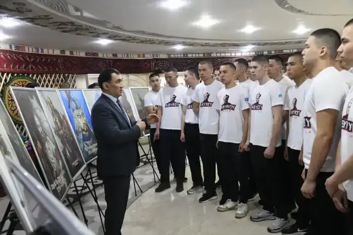 Группу молодых жителей столицы торжественно проводили на службу в рядах СГО (6)