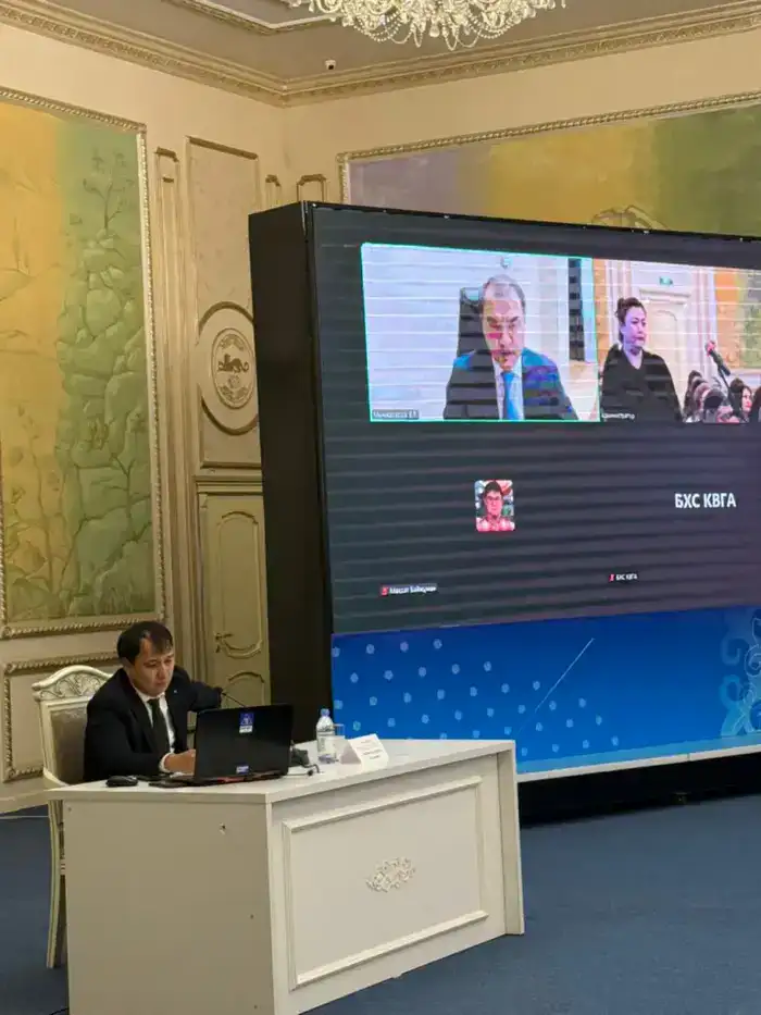 Председатель КВГА Ержан Мынжасаров обсуждает цифровизацию аудита с жителями Павлодарской области