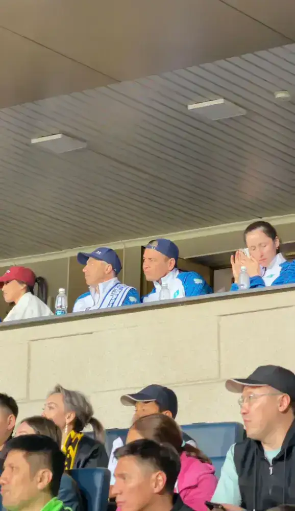 Паралимпийцы — участники зимних Игр стали почётными гостями матча в Алматы (6)