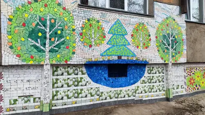 Дом, где живёт сказка: карагандинка украшает стены мозаикой (9)