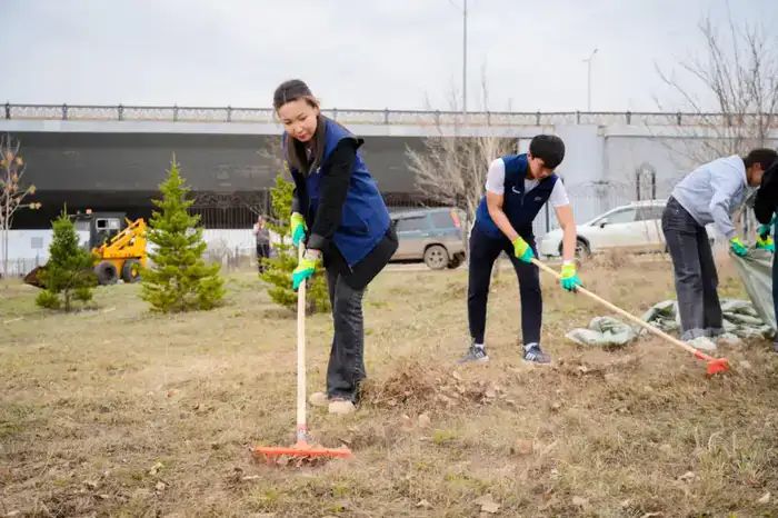Астанчане поддержали экоинициативу: набережную Есиля очистили от мусора (4)