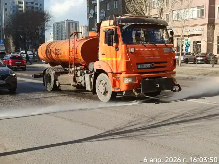В Астане продолжается масштабная уборка после зимы (4)