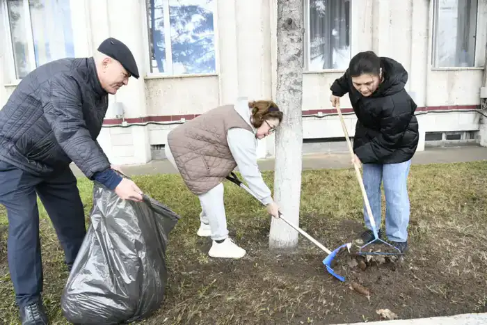 «Таза Қазақстан – наш общий дом»: деятели искусств Астаны провели субботник (8)