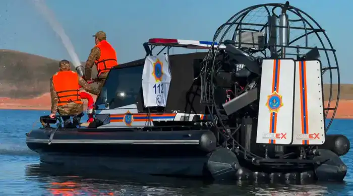 Спасатели МЧС усиливают готовность к природным пожарам с применением аэролодок (4)