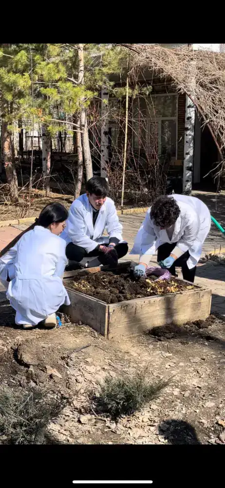 Актюбинская молодежь учится переработке отходов в экологически безопасные удобрения