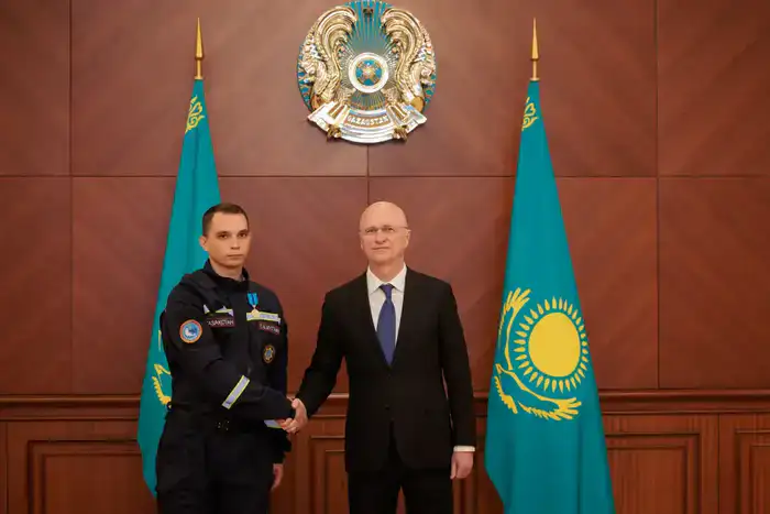 Сотрудники МЧС награждены государственными наградами (3)