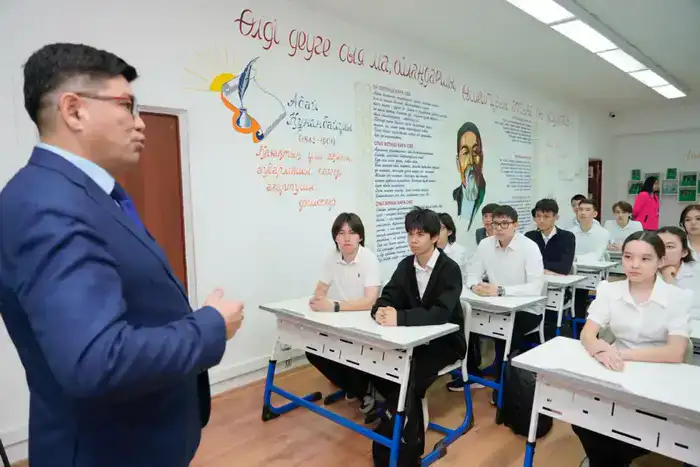 Обучение школьников Астаны навыкам онлайн-безопасности в условиях глобального киберпространства